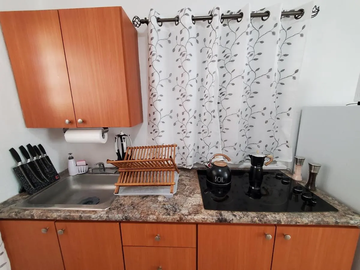 Aguadilla Surfers Lair Apt With Ac Wifi 8 Minute Walk To Crashboat Beach 0*,